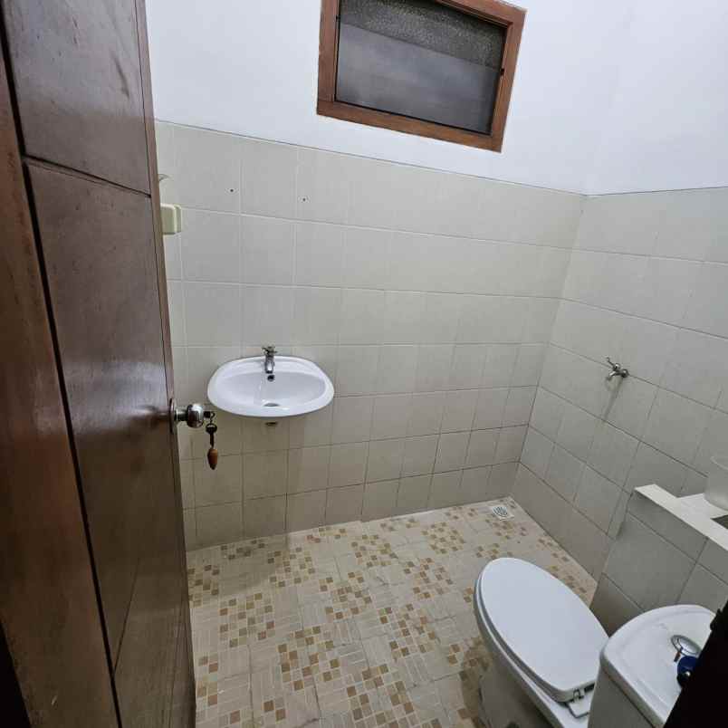 dijual rumah jl pondok kelapa duren