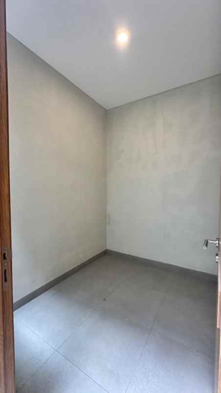 dijual rumah jl raya puspitek rt 01 rw