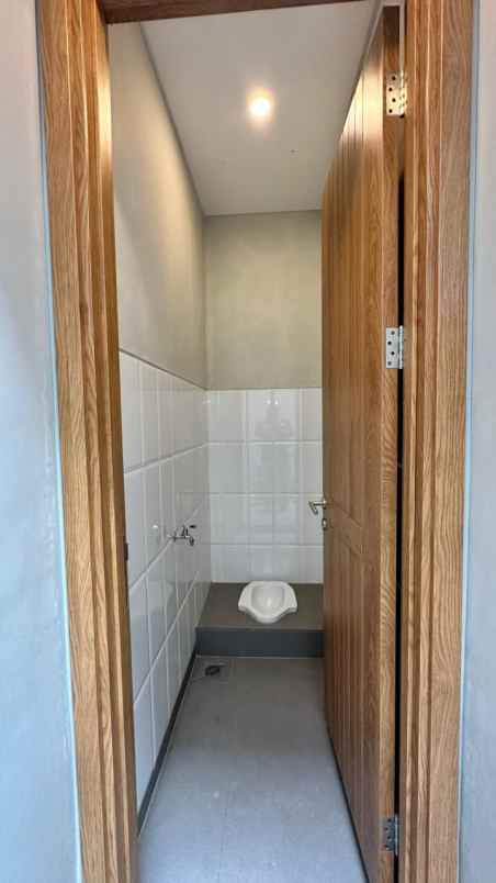 dijual rumah jl raya puspitek rt 01 rw