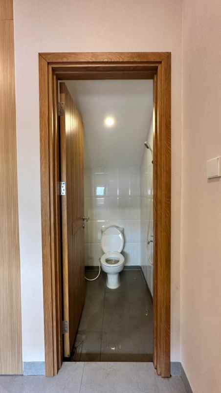 dijual rumah jl raya puspitek rt 01 rw