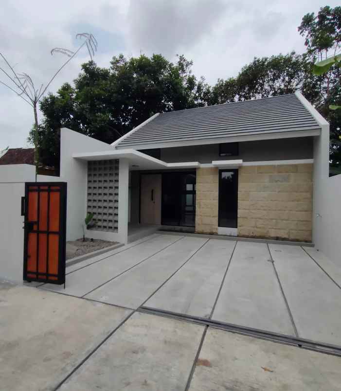 dijual rumah jl raya sidomoyo cebongan