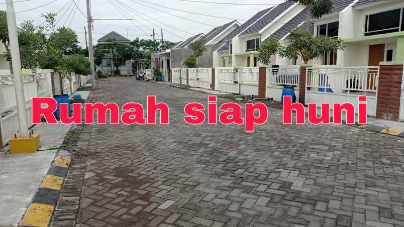 dijual rumah jl raya telp 082244808575