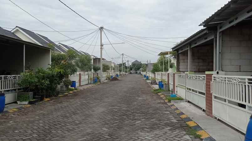 dijual rumah jl raya telp 082244808575