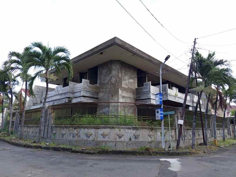 dijual rumah jl taman darmo harapan