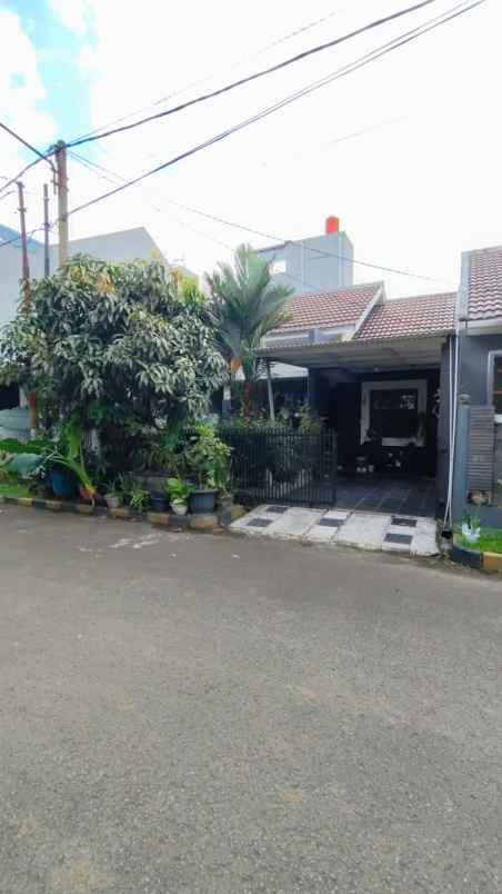 dijual rumah jl tulip bumi adipura