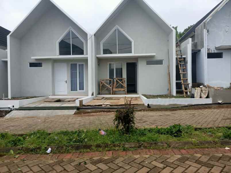 dijual rumah jln g a manulang