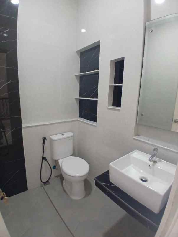 dijual rumah jln moh kahfi 1