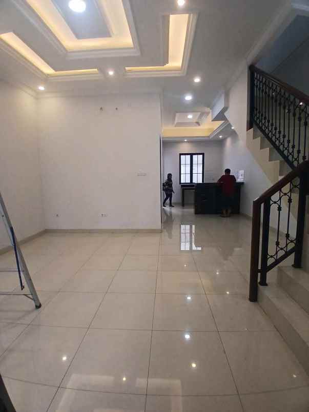 dijual rumah jln moh kahfi 1
