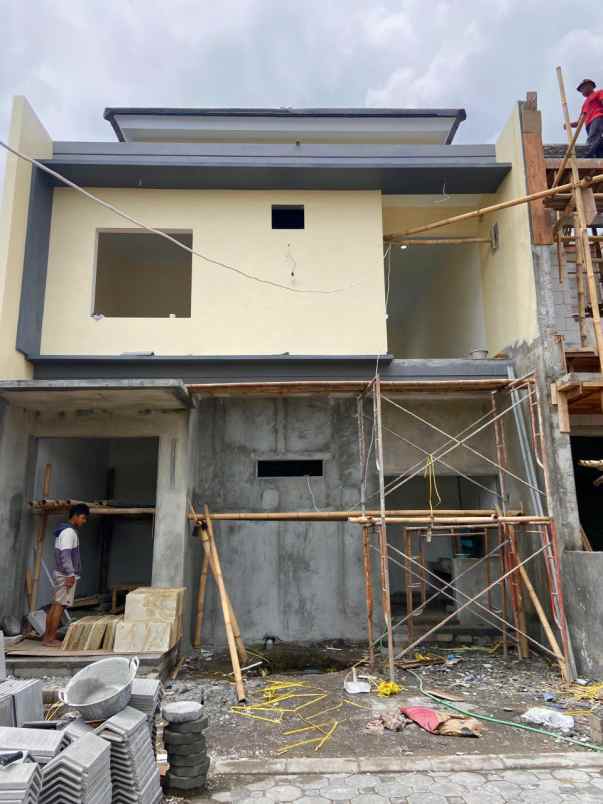 dijual rumah kadirojo sambisari