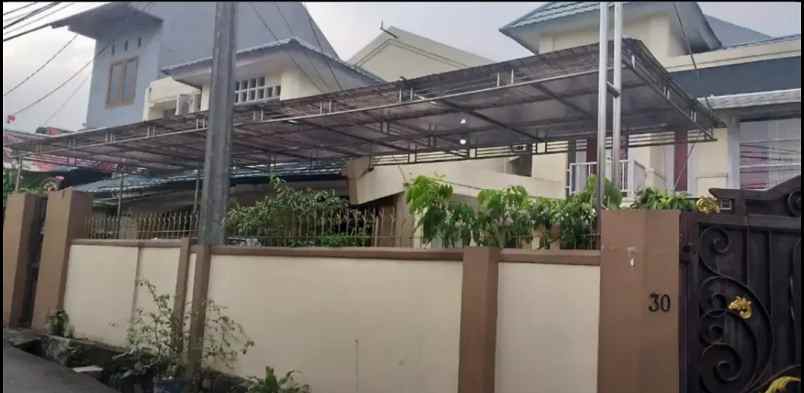 dijual rumah kalisari