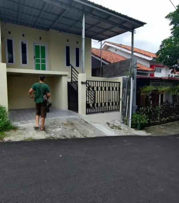 dijual rumah karanggawang