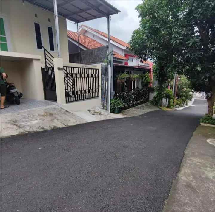 dijual rumah karanggawang