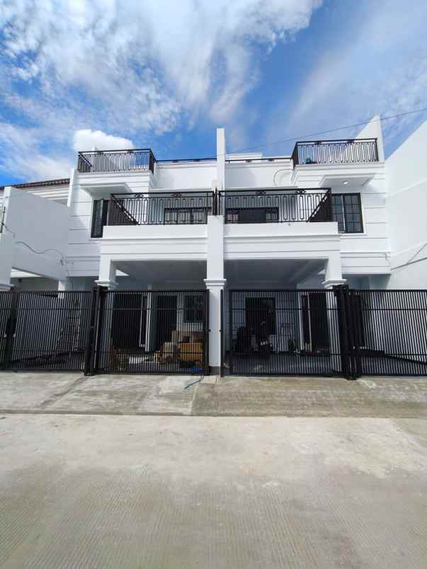 dijual rumah kav dki pondok kelapa jaktim