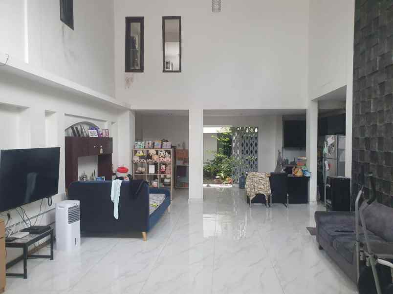 dijual rumah kebon sirih barat i kebon