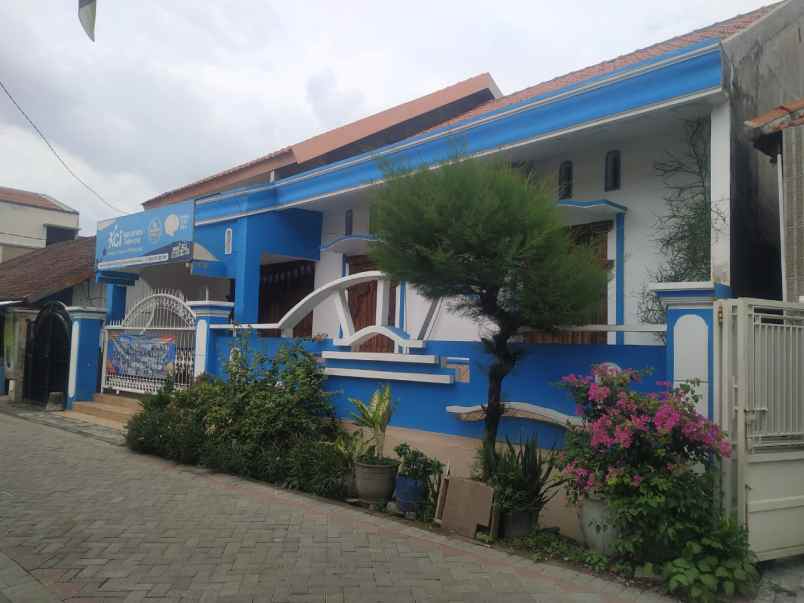 dijual rumah kebraon