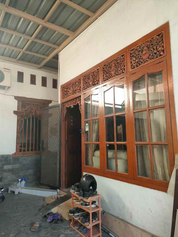 dijual rumah kebraon