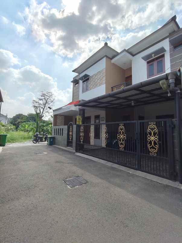 dijual rumah kelapa dua wetan