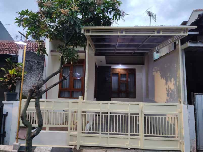 dijual rumah komplek bumi panyileukan