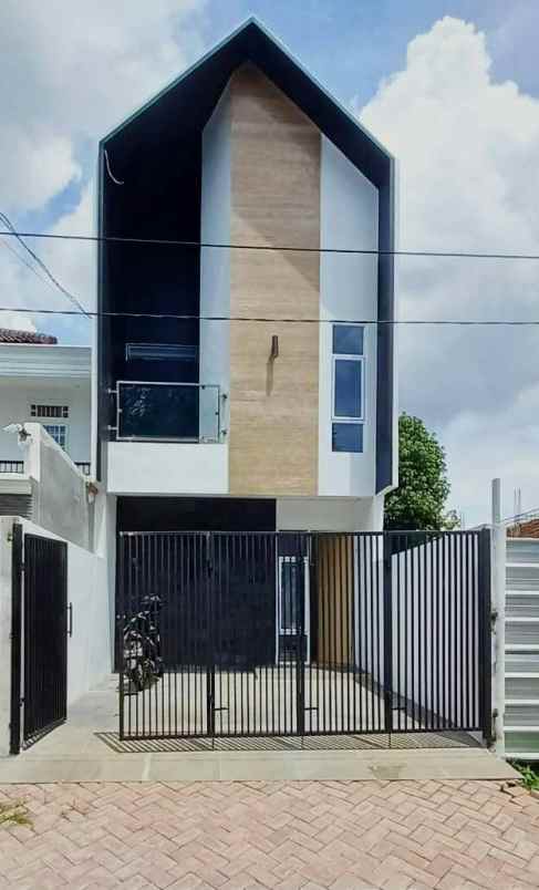 dijual rumah komplek deplu