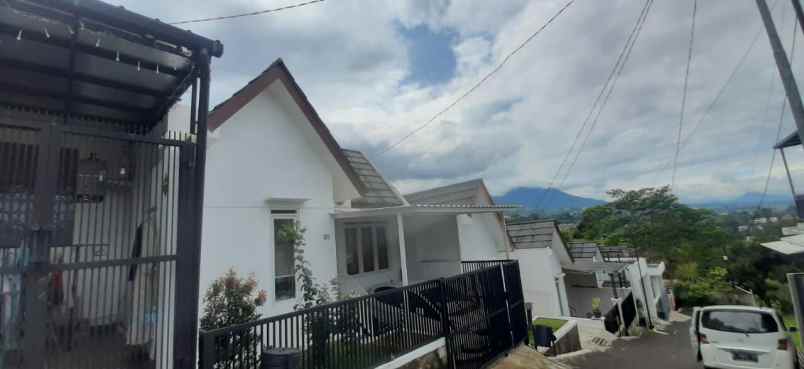 dijual rumah komplek islamic center