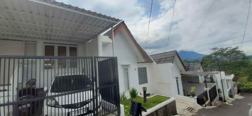 dijual rumah komplek islamic center