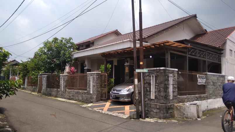 dijual rumah komplek kedung badak baru