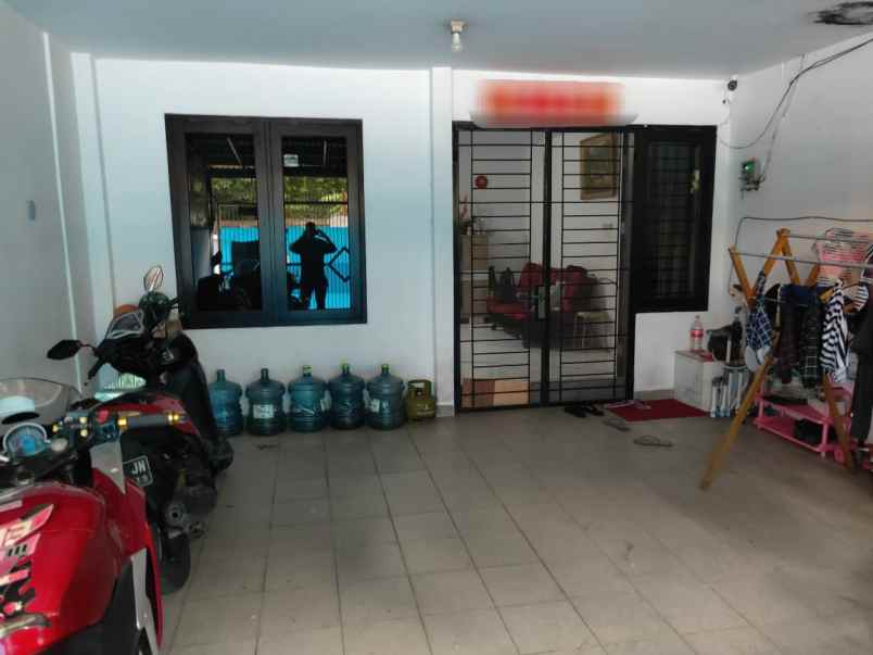 dijual rumah komplek perumahan