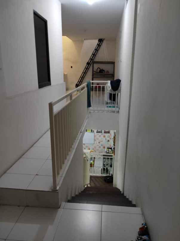 dijual rumah komplek perumahan