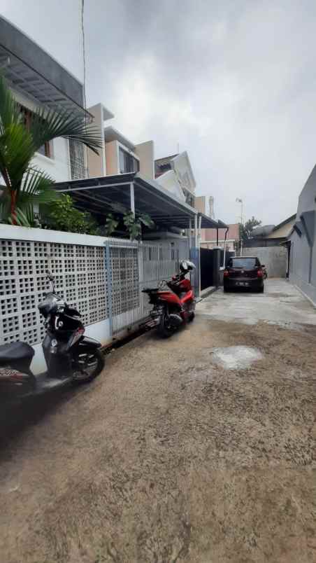 dijual rumah komplek puri ayu squash