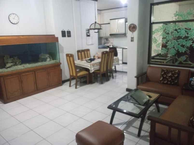 dijual rumah komplek sekelimus buahbatu