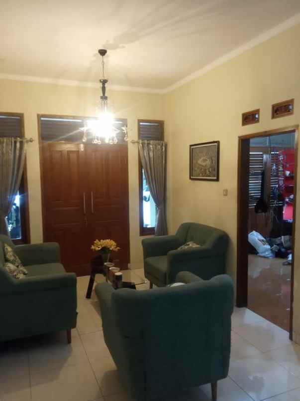 dijual rumah kota mas