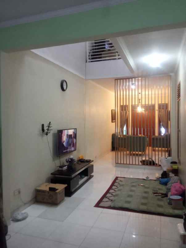 dijual rumah kota mas