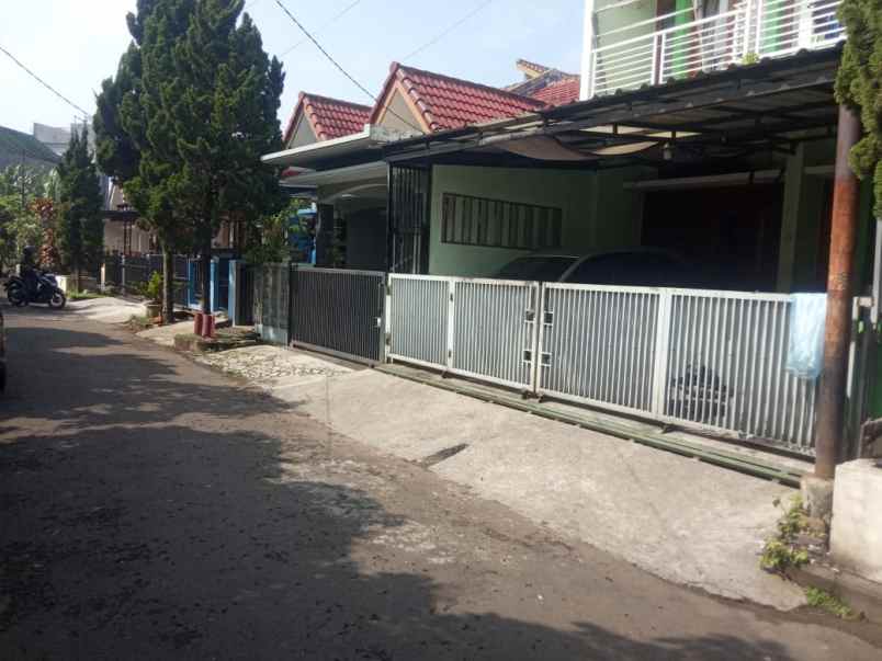 dijual rumah kota mas