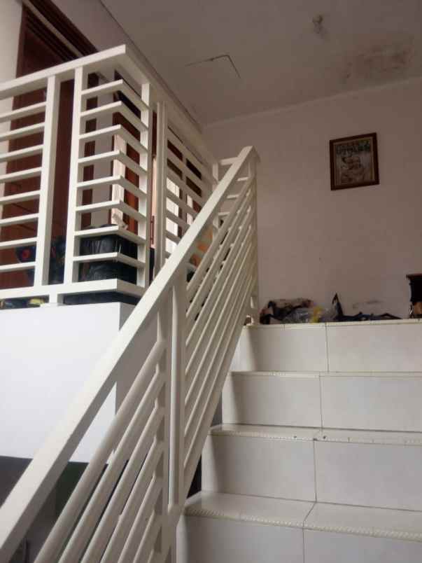 dijual rumah kota mas