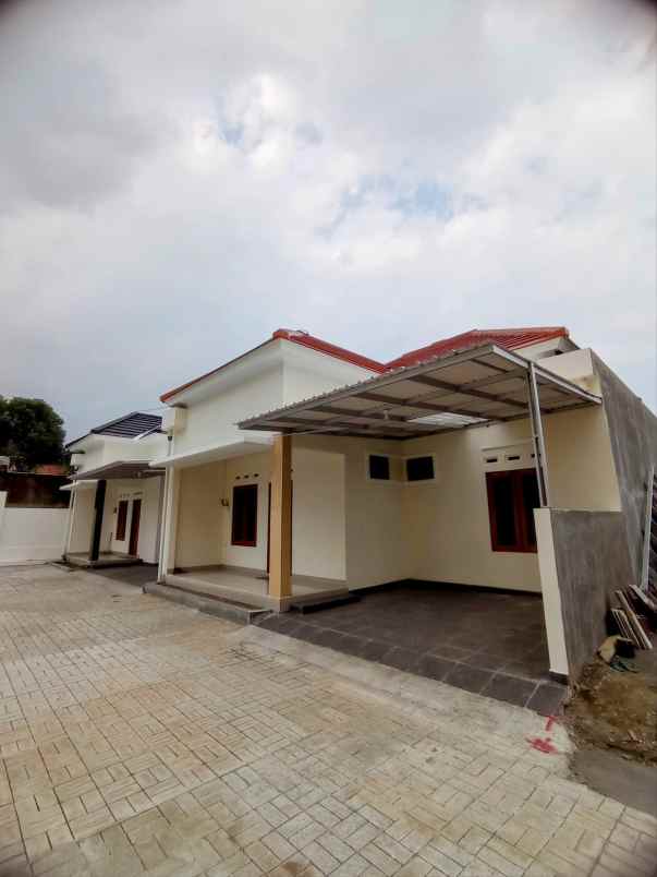 dijual rumah krapyak