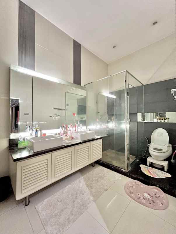 dijual rumah kupang indah