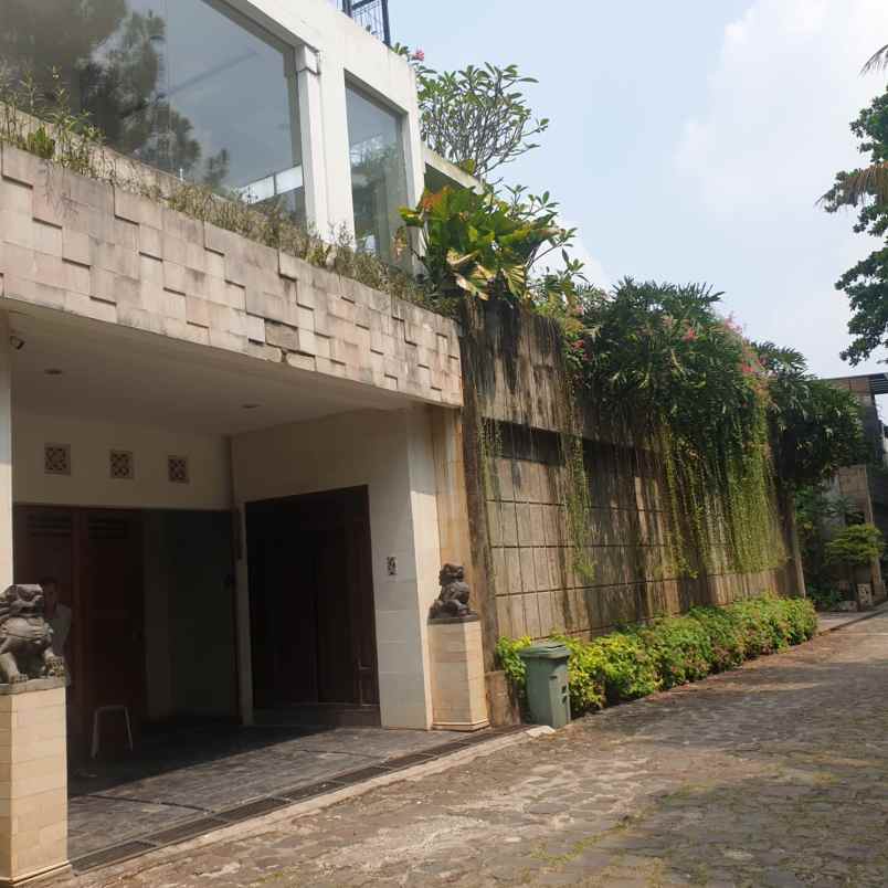 dijual rumah lebak bulus