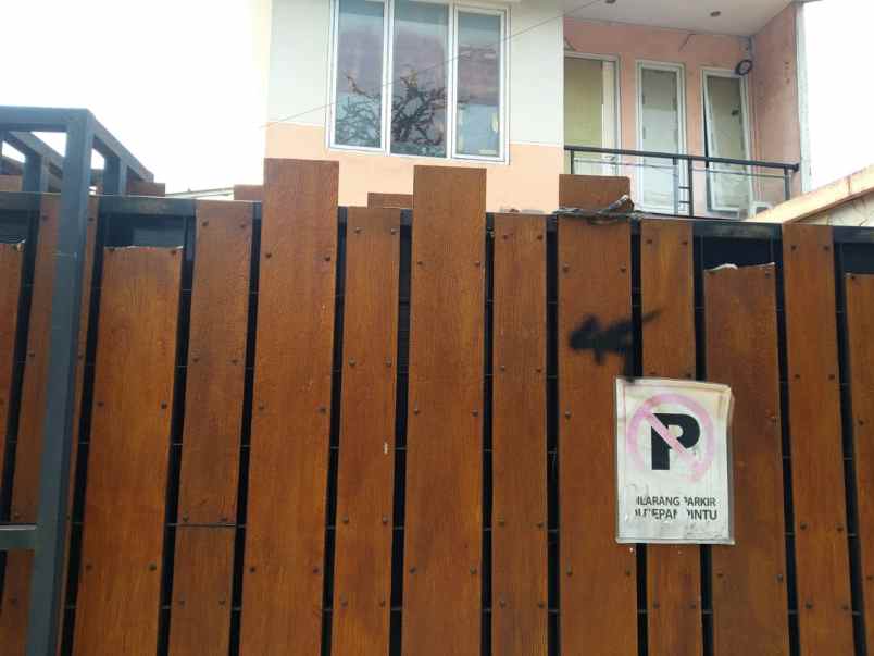 dijual rumah lebak bulus