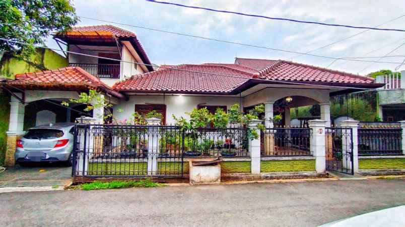 dijual rumah lokasi di pondok labu