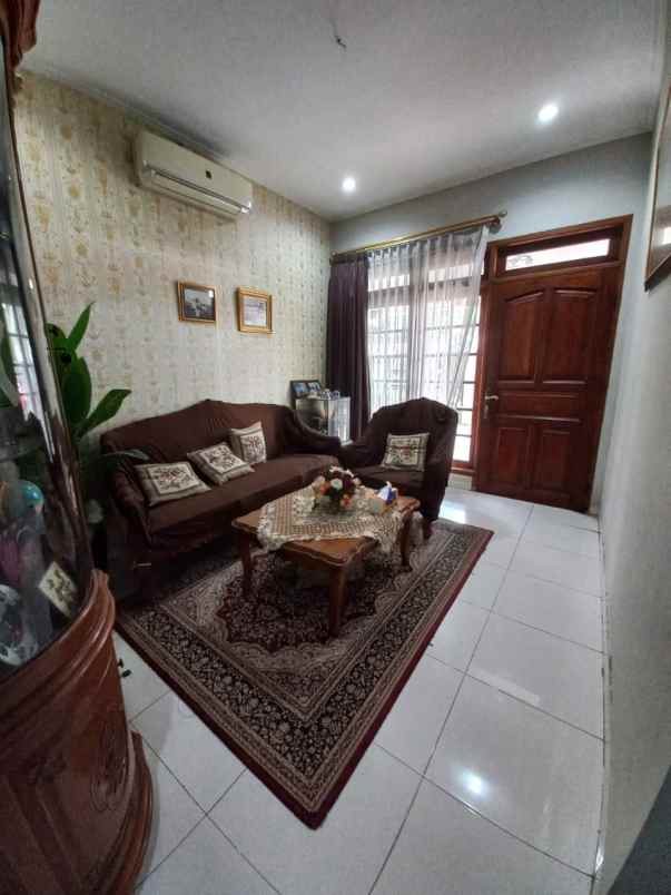 dijual rumah lokasi di pondok labu