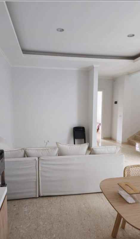 dijual rumah lokasi ramai