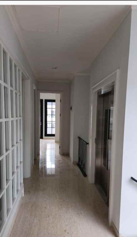 dijual rumah lokasi ramai