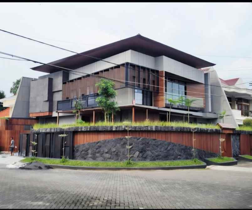 dijual rumah manyar kertoadi