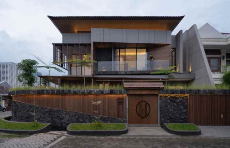 dijual rumah manyar kertoadi