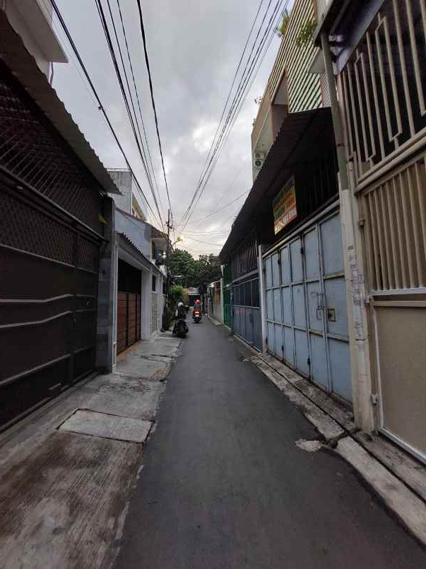 dijual rumah mewah 4 lantai jakarta barat