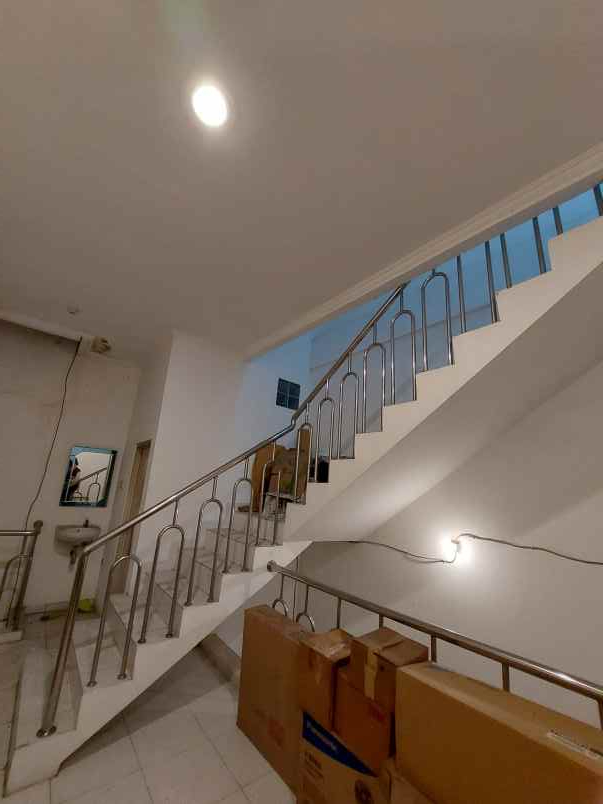 dijual rumah mewah 4 lantai jakarta barat