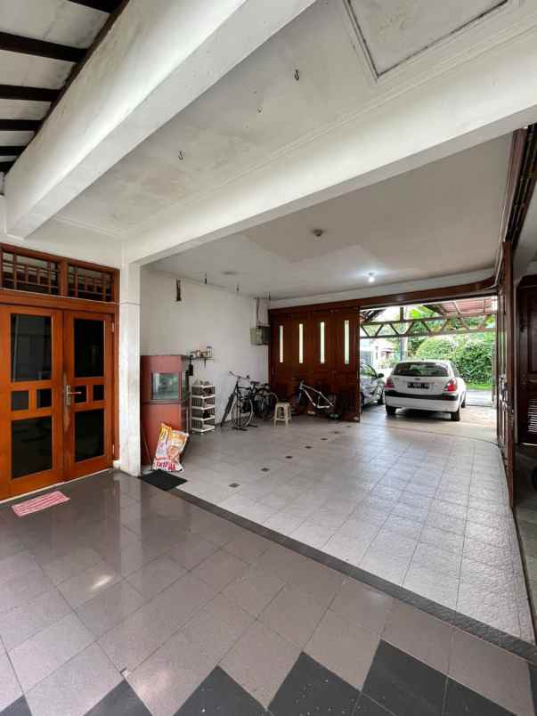 dijual rumah mewah lokasi dukuh patra jakarta selatan