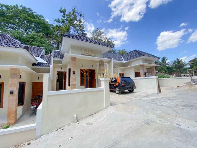 dijual rumah moyudan