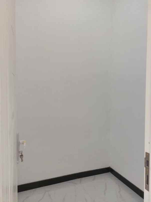 dijual rumah mulyosari