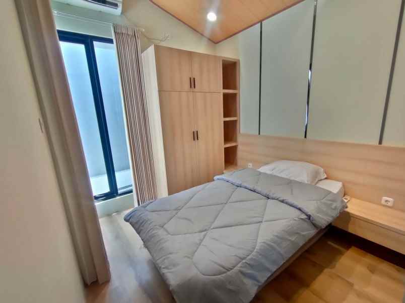 dijual rumah mulyosari